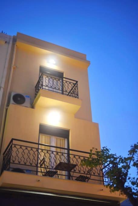 City Pearl Dntwn Apts Ираклио Екстериор снимка